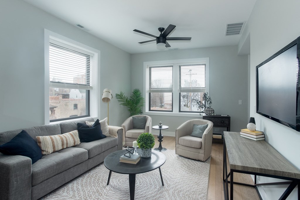 202036 W. Montrose / 440509 N. Seeley Apartments, 2020 W. Montrose